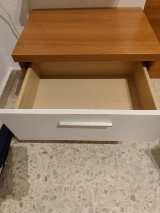 Cabecero de matrimonio y mesitas de noche a juego