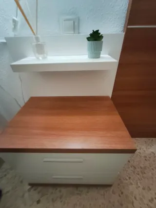 Cabecero de matrimonio y mesitas de noche a juego