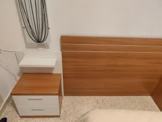 Cabecero de matrimonio y mesitas de noche a juego