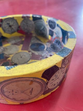 Svuotatasche decorato con orologi