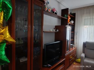 Mueble de salón madera y cristal