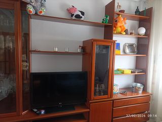 Mueble de salón madera y cristal