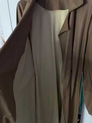 Gabardina marrón con cinturón