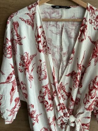 Zara Blusa Estampada Flores Roja Blanca Talla Únic
