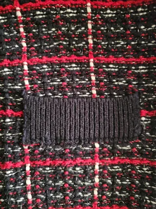 Chaqueta punto Kookai cuadros roja y negra