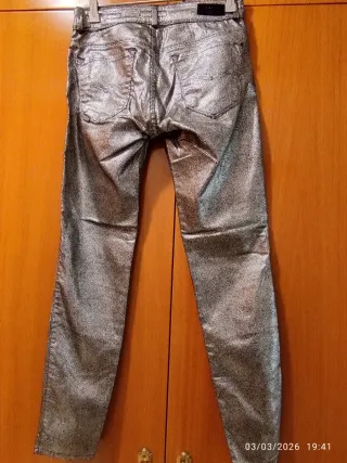 Pantalón Salsa plateado efecto piel