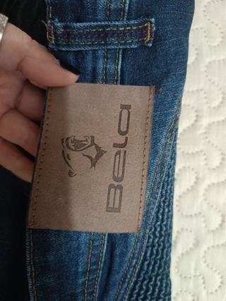 Vaquero moto con protecciones