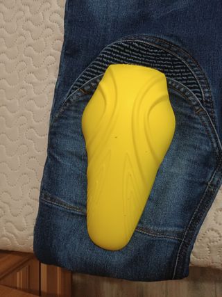 Vaquero moto con protecciones
