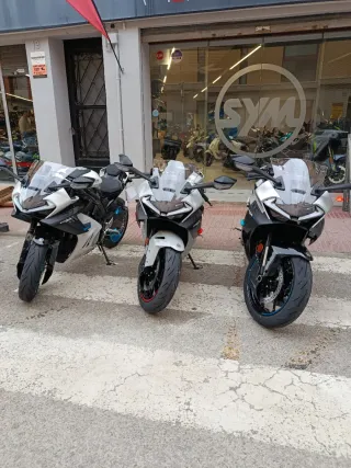 CFMOTO 675SR-R NUEVA  TRICILÍNDRICA 95CV