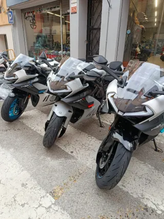 CFMOTO 675SR-R NUEVA  TRICILÍNDRICA 95CV