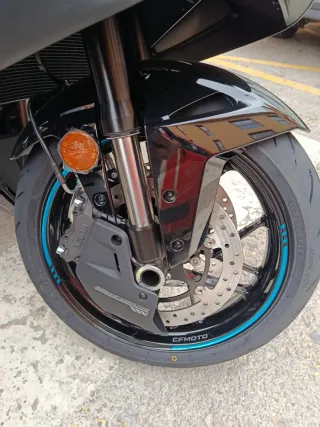 CFMOTO 675SR-R NUEVA  TRICILÍNDRICA 95CV