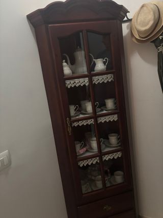 Vitrina rinconera madera y cristal