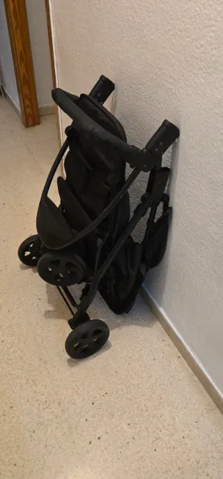 Carrito de niño o niña en buen estado