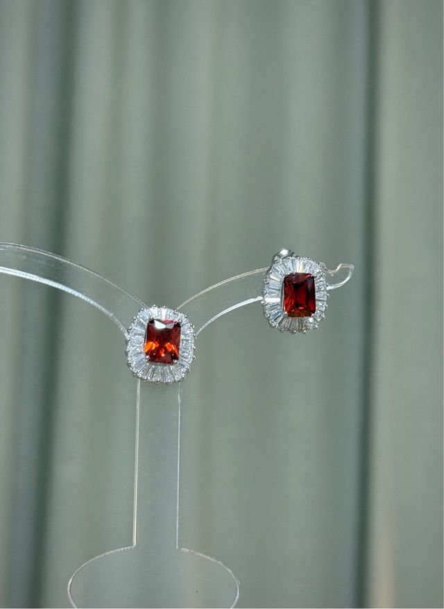 Pendientes con cristal rojo y plata