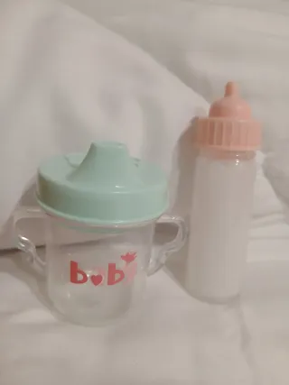 Muñeco bebé con chupete y biberón