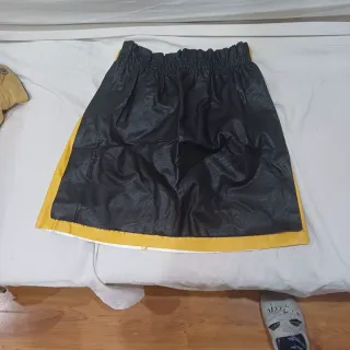 Faldas efecto piel mostaza y negra