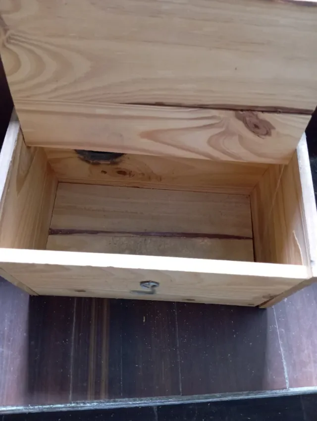 Caja nido de madera
