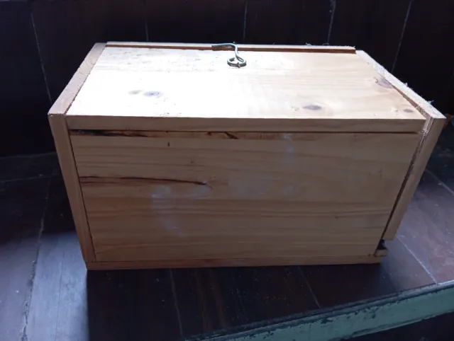 Caja nido de madera