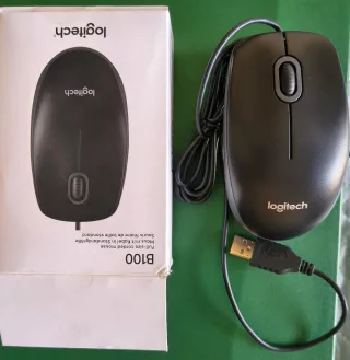 Teclado y Mouse Logitech USB negros.