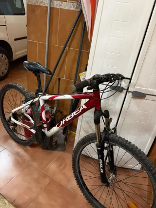 Bicicleta Orbea Roja y Blanca. Esta perfecta.