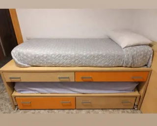 Cama juvenil nido con cajones y escritorio.