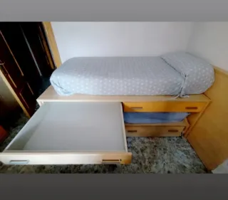 Cama juvenil nido con cajones y escritorio.