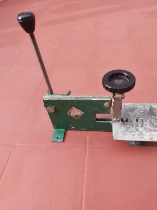 Cortador separador de azulejos Rubi