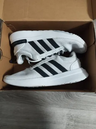 Zapatillas deportivas Adidas blancas y negras