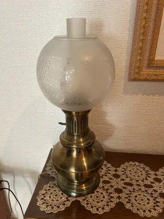 Lámpara de bronce estilo quinqué