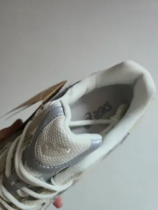 Asics Beige/Plata Zapatillas Deportivas