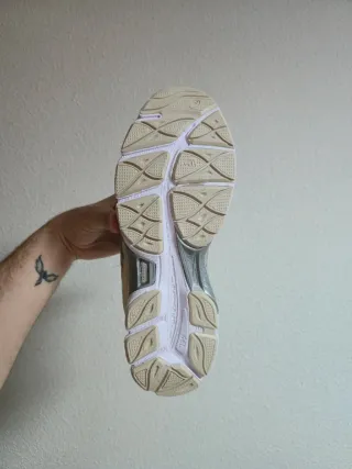 Asics Beige/Plata Zapatillas Deportivas