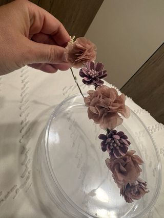 Corona comunión flores rosa y morado