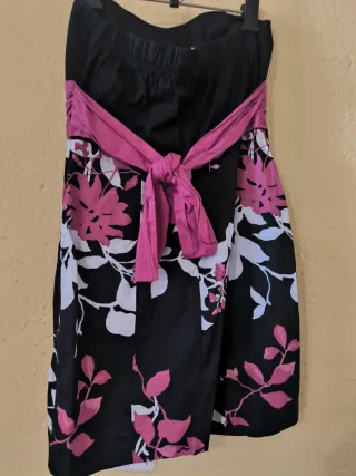 Vestido de fiesta negro y rosa
