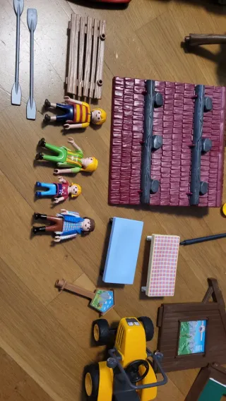 Lote Playmobil: Casa, Coche 4x4 y Accesorios