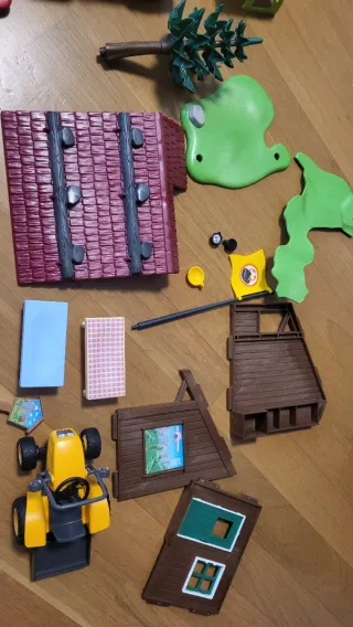 Lote Playmobil: Casa, Coche 4x4 y Accesorios