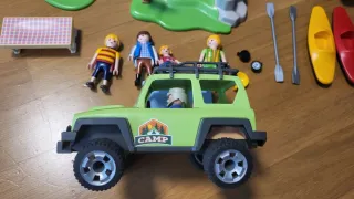 Lote Playmobil: Casa, Coche 4x4 y Accesorios