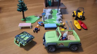 Lote Playmobil: Casa, Coche 4x4 y Accesorios