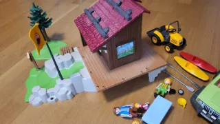 Lote Playmobil: Casa, Coche 4x4 y Accesorios