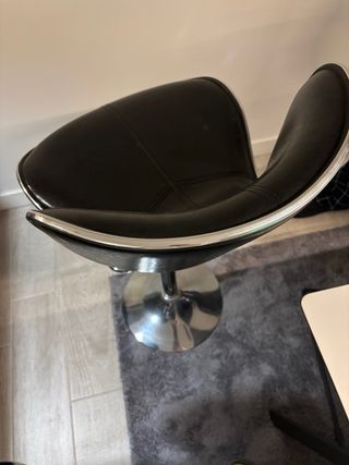 Mesa Comedor Gris, 4sillas a juego y 3taburetes