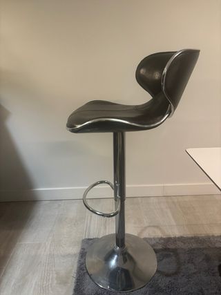 Mesa Comedor Gris, 4sillas a juego y 3taburetes