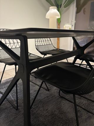 Mesa Comedor Gris, 4sillas a juego y 3taburetes