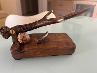 Schiaccianoci artigianale in corno e legno