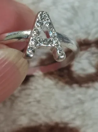 Lote de bisutería: anillos y más