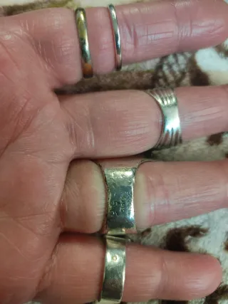 Lote de bisutería: anillos y más