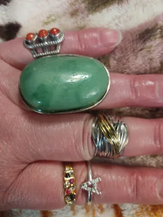 Lote de bisutería: anillos y más