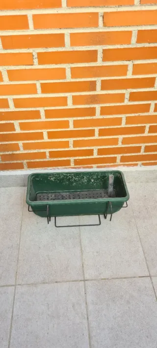 Lote 14 Macetas Rectangulares plásticas y soportes