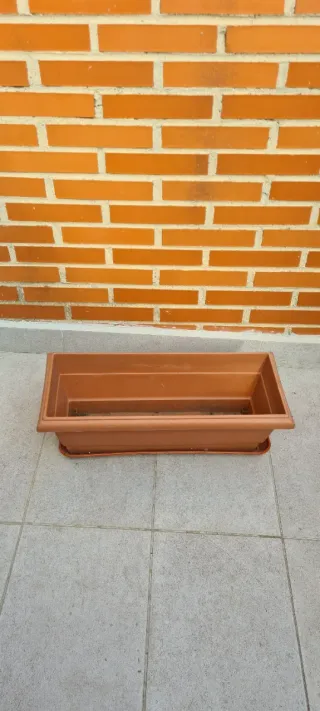 Lote 14 Macetas Rectangulares plásticas y soportes