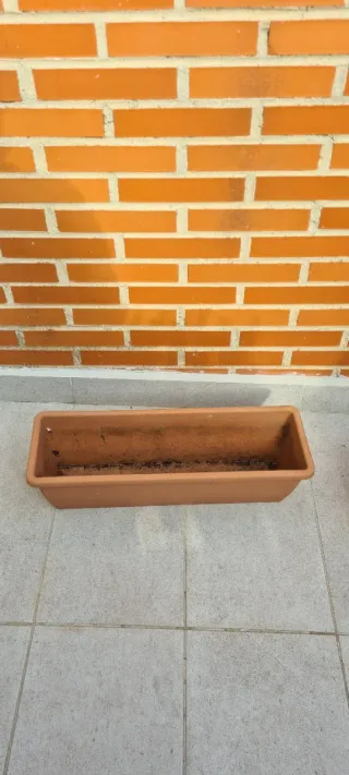 Lote 14 Macetas Rectangulares plásticas y soportes