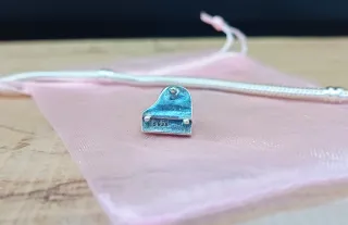 Charm Música | Piano Cola