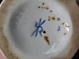 Elegante dama en porcelana francesa con sello